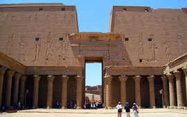Tempel von Edfu Nordseite